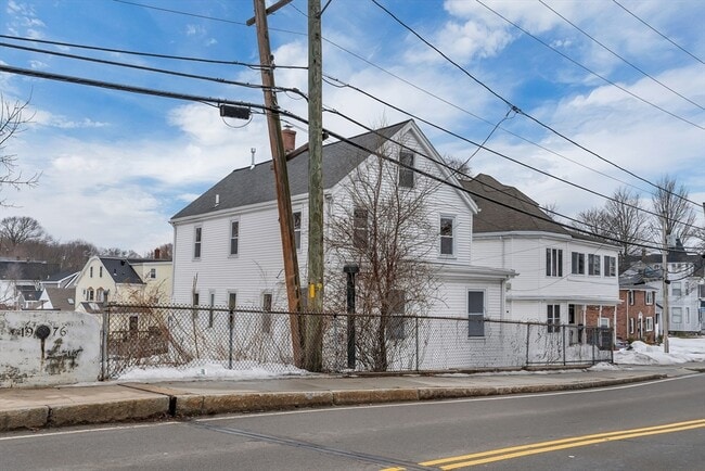 Building Photo - 73 Walnut St