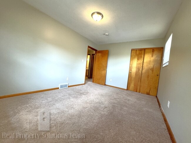 Building Photo - 3044 Easthaven Dr