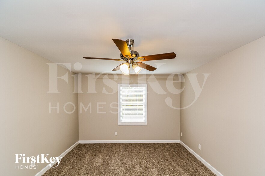 Building Photo - 701 Whitby Ct