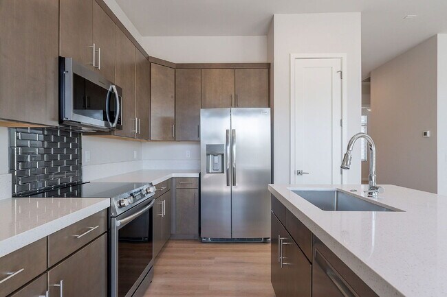 Building Photo - 6041 E Valley Way