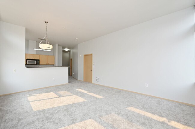 Building Photo - 425 23rd Ave S