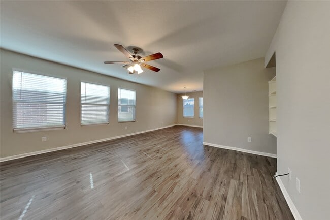 Building Photo - 16730 N Bob White Dr