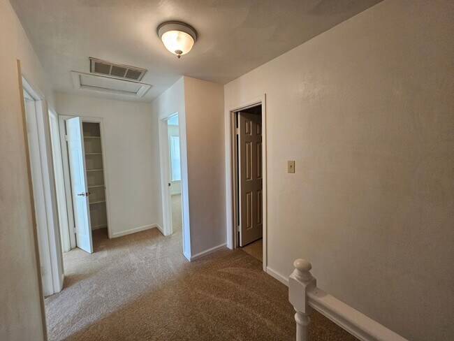 Building Photo - Lynbrook Landing