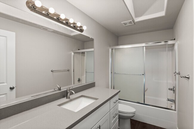 Building Photo - 5649 SE 83rd Ave