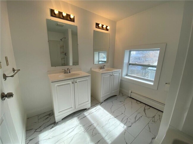 Building Photo - 16 Clearview Ave