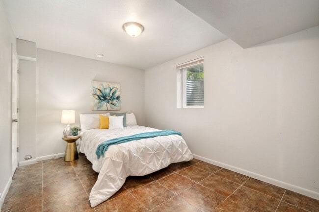 Building Photo - 810 W Laurel St