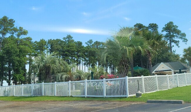 Building Photo - 484 River Oaks Dr