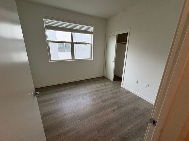 Building Photo - Modern 2bed/2bath Single Story Condo in the MIll