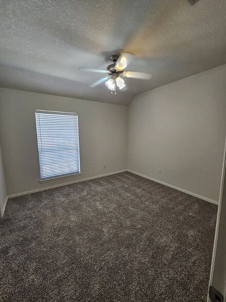 Building Photo - 1001 Krenek Tap