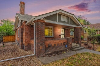 Building Photo - Available NOW! 3 Bedroom 2 Bath Beautiful Home in Denver!