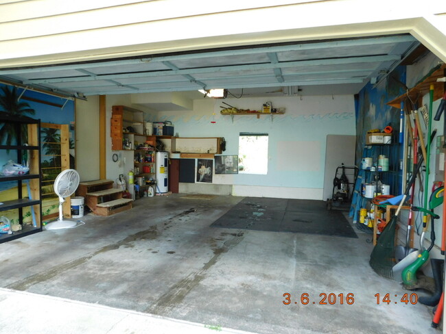 Building Photo - Beautifully Custom Updated 3BD/1.5BA Home ~ Gorgeous Kitchen & Master Bedroom!