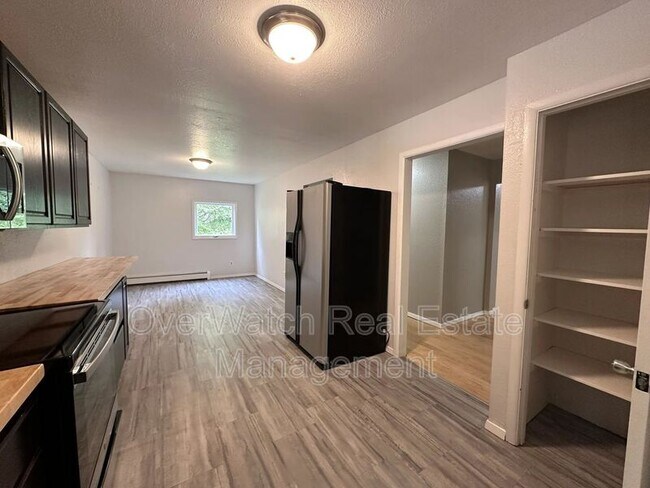 Building Photo - 6121 De Armoun Rd