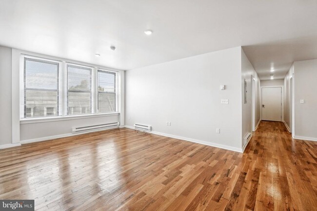 Building Photo - 4300 Chestnut St