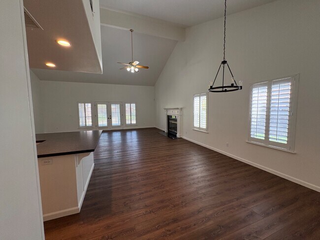 Building Photo - 697 Cromwell Ave