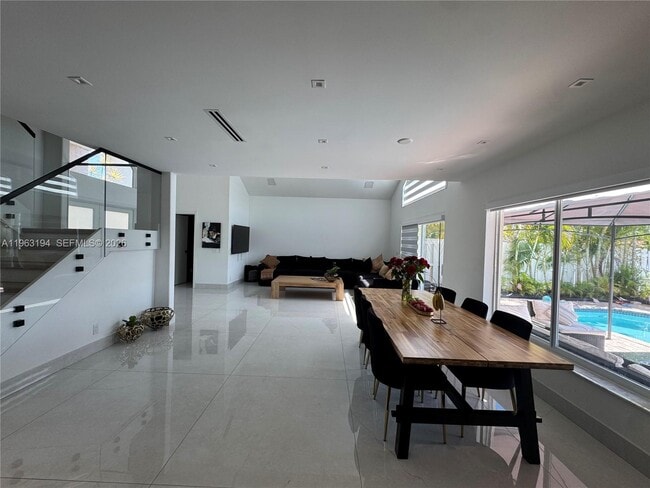 Building Photo - 4943 SW 33rd Way