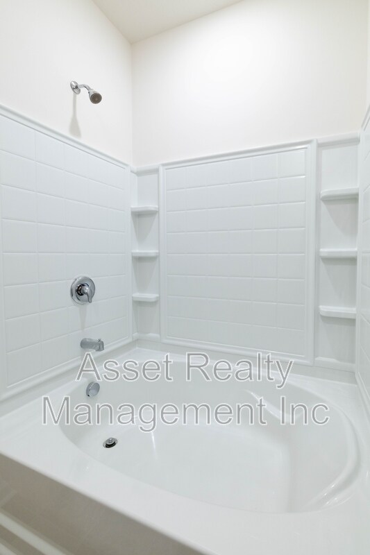 Building Photo - 4714 Willow Bluff Cir