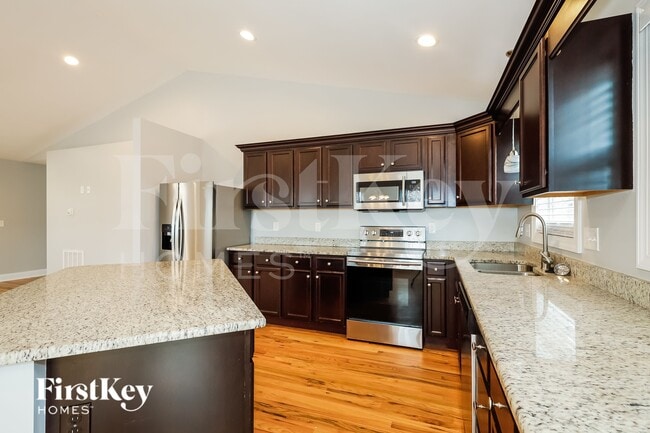 Building Photo - 7761 Sarah Dr