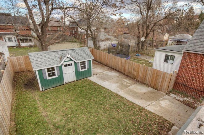 Building Photo - 16890 Sorrento Ave
