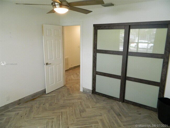 Building Photo - 6734 N Pine Island Rd