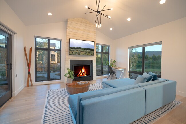 Living Room - 425 Mail Cabin Dr