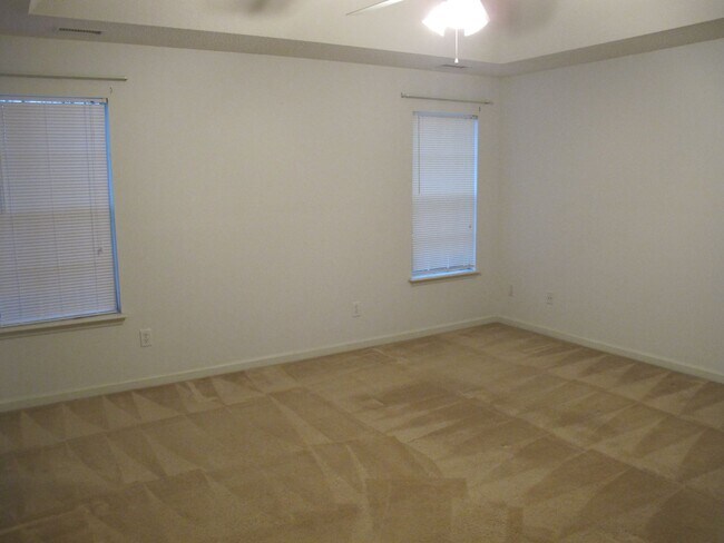 Building Photo - Spacious home in nice Evans neighborhood  ...