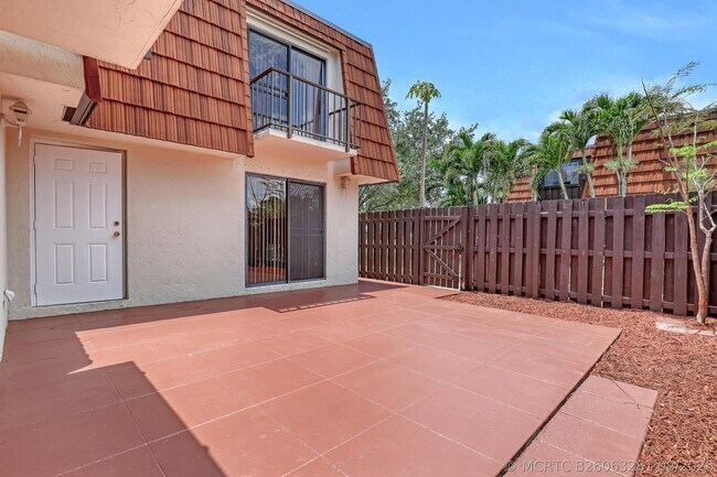 Building Photo - 6335 Red Pine Ln