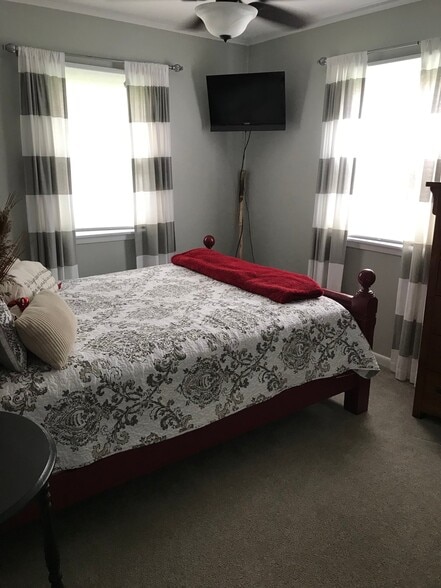 Building Photo - 14 Clark St