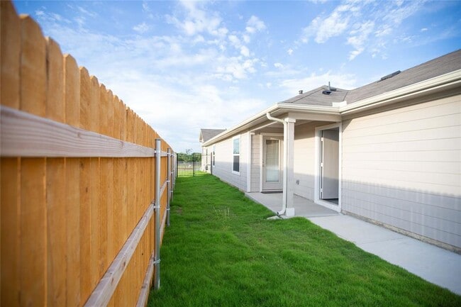 Building Photo - 1525 Arborside Dr