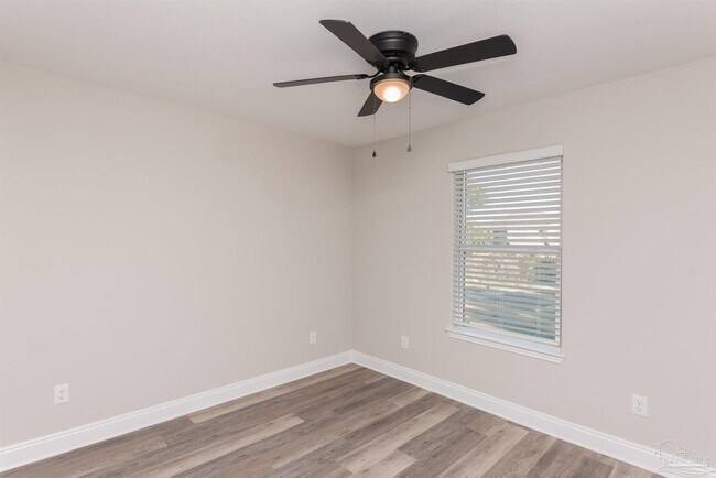 Building Photo - 8570 Stockdale Ave