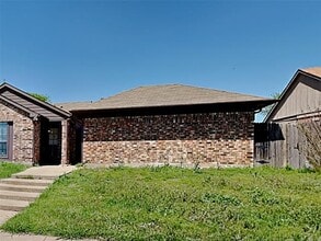 Building Photo - 422 Dollins St