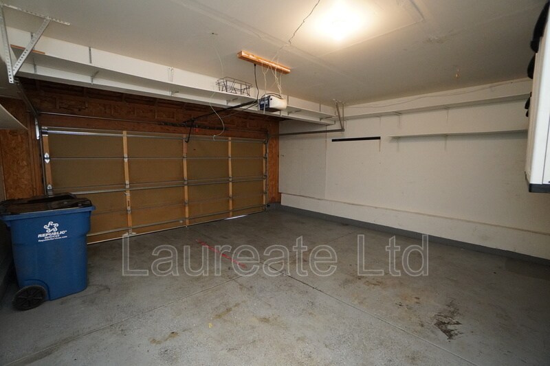 Building Photo - 10027 Idalia St