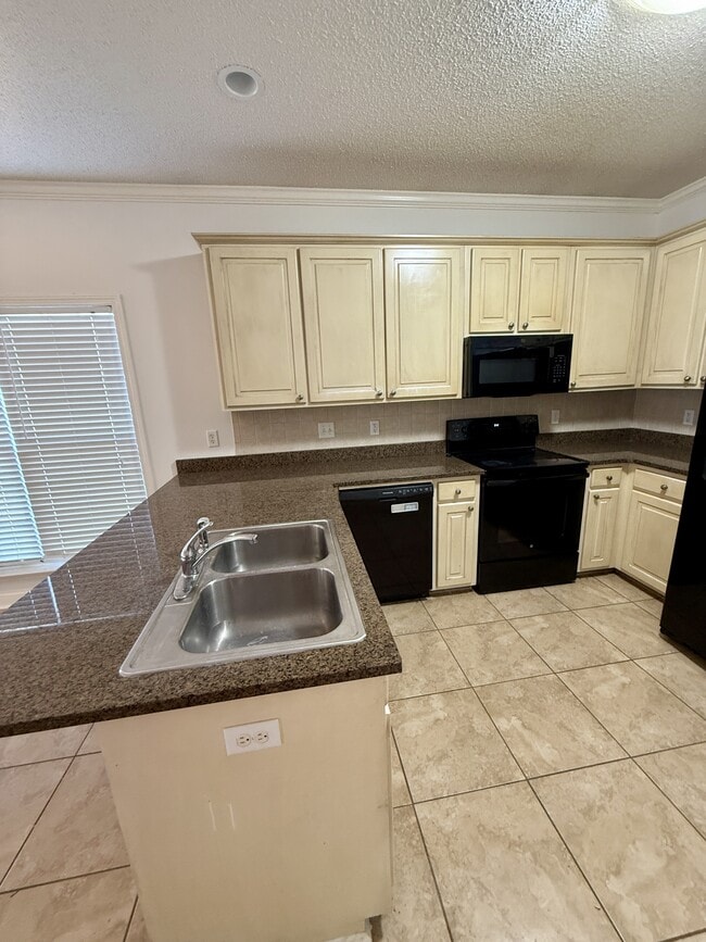 Building Photo - 132 Laurelwood Ct