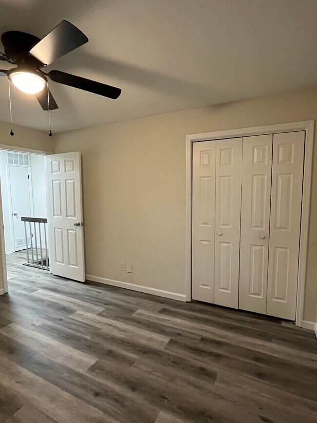 Building Photo - 1220 Apple Glen St