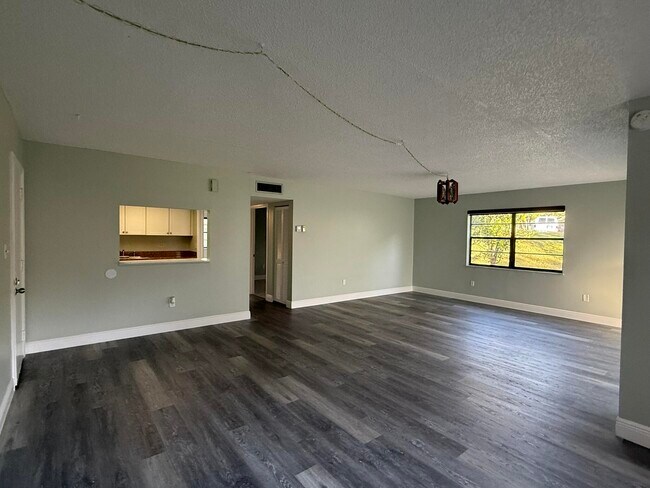 Building Photo - 2050 Oleander Blvd