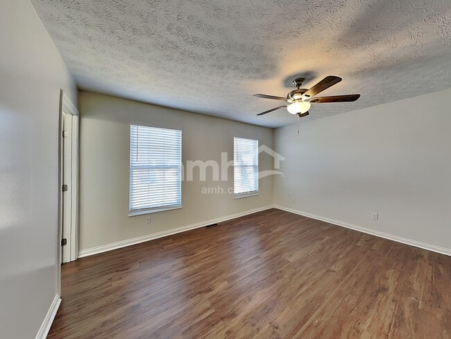 Building Photo - 2159 Glenview Dr