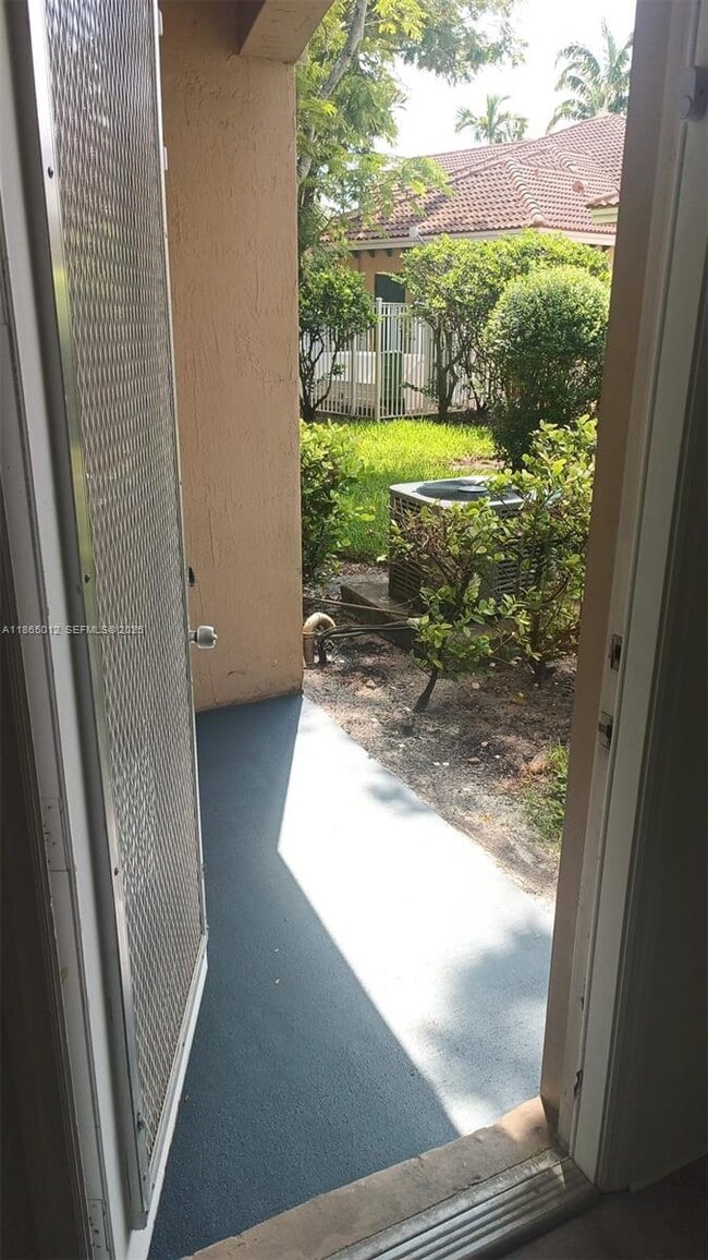 Building Photo - 6042 SW 19th Ct