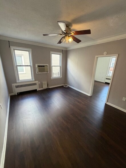 Building Photo - 1576 Leslie St