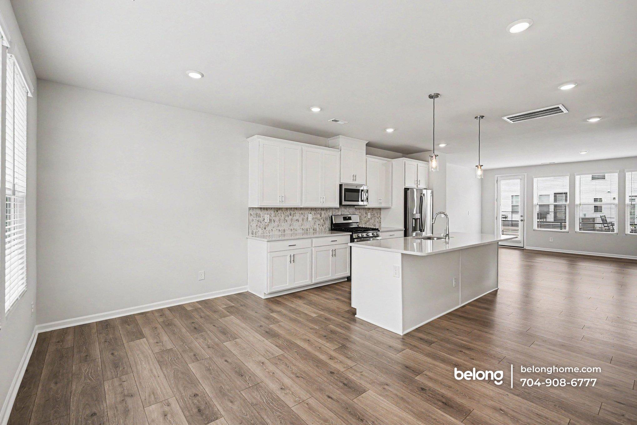 Building Photo - 1424 Blanche St