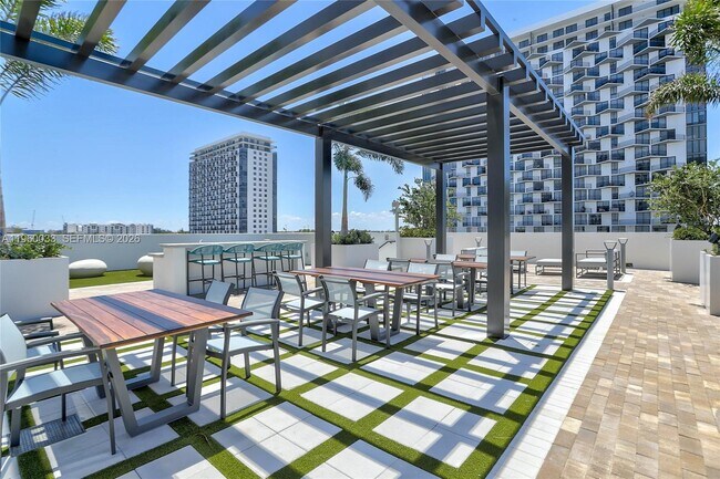 Building Photo - 5350 NW 84th Ave