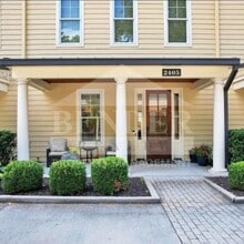 Building Photo - BEAUTIFUL EXECUTIVE TOWNHOME FOR RENT