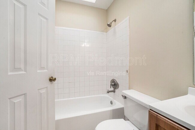 Building Photo - 5467 Park Pl S