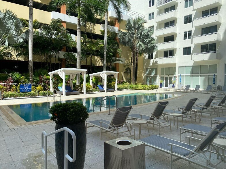 Building Photo - 18800 NE 29th Ave