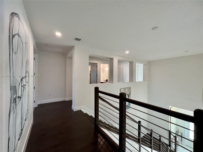 Building Photo - 11 NW 122nd Ave