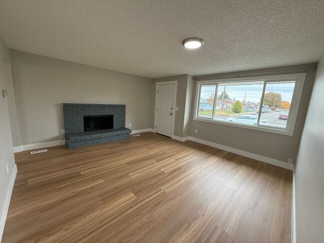 Building Photo - 6127 N Standard St