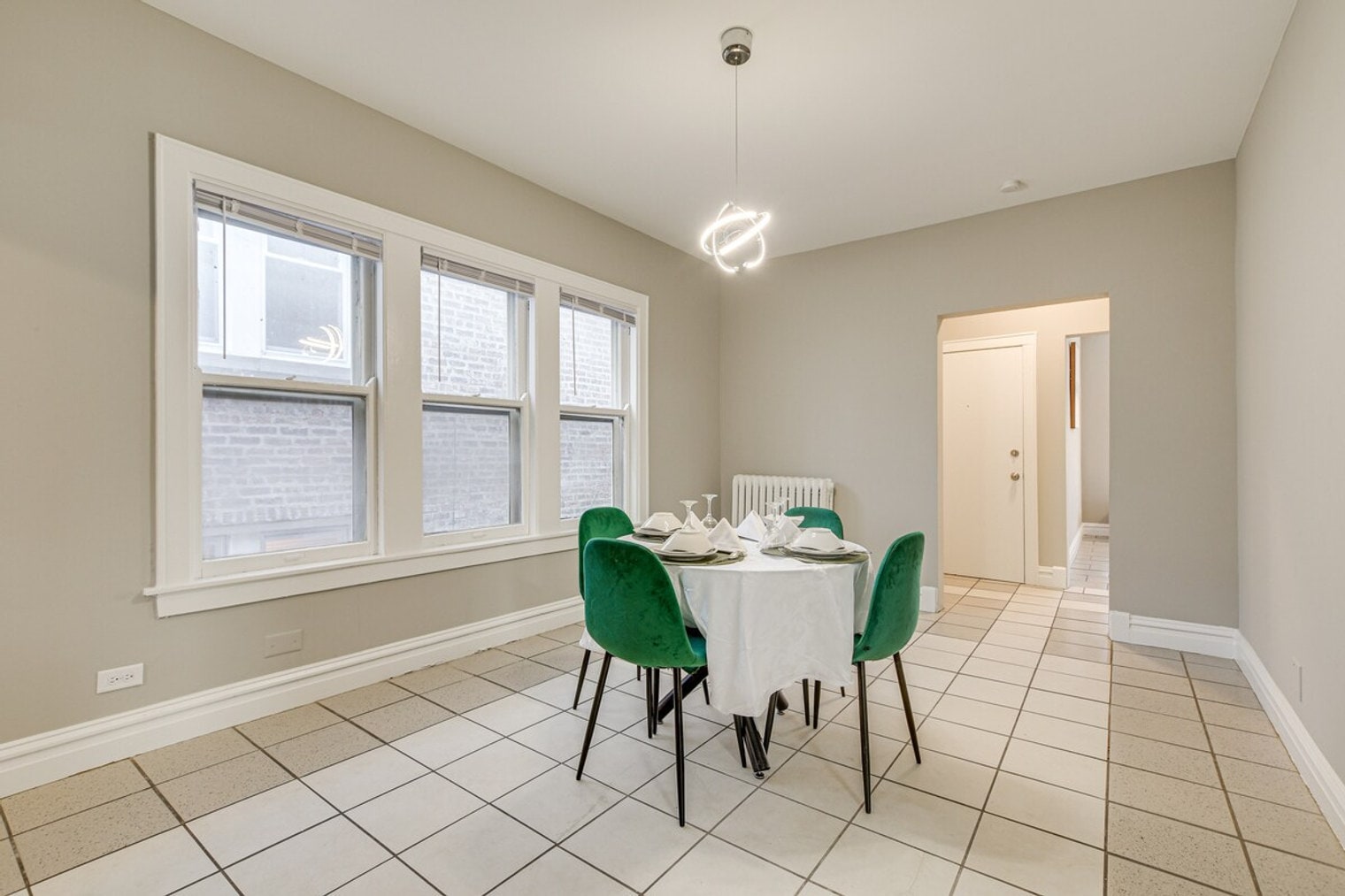 Building Photo - 6435 N Leavitt St