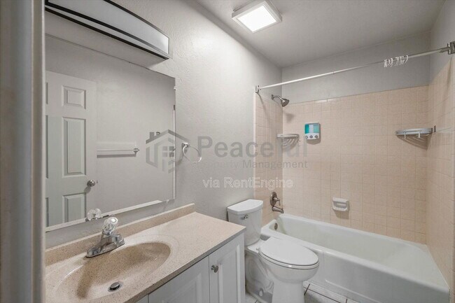 Building Photo - 1425 Mandalay Rd W