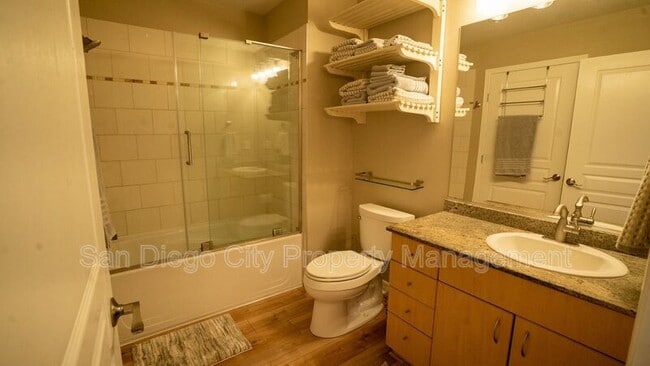 Building Photo - 300 W Beech St