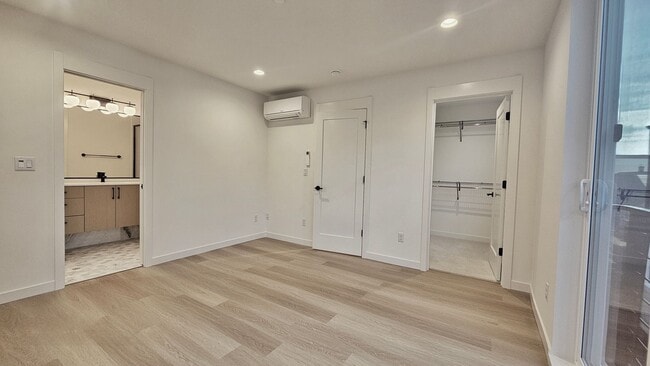 Building Photo - Brand New 2 Bed 2 Bath Townhome in North Beacon Hill, Seattle.