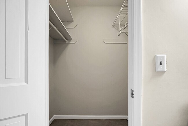 Building Photo - Spacious, Newly Renovated Villa Overlookin...