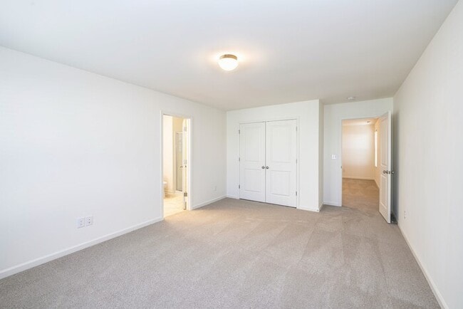 Building Photo - 121 Gaelic Dr